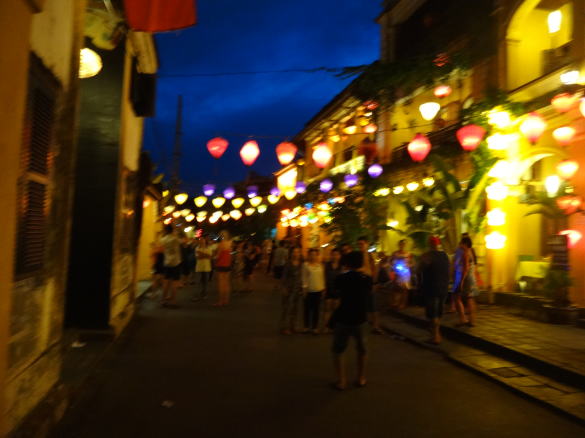 ホイアンの夜の街並み