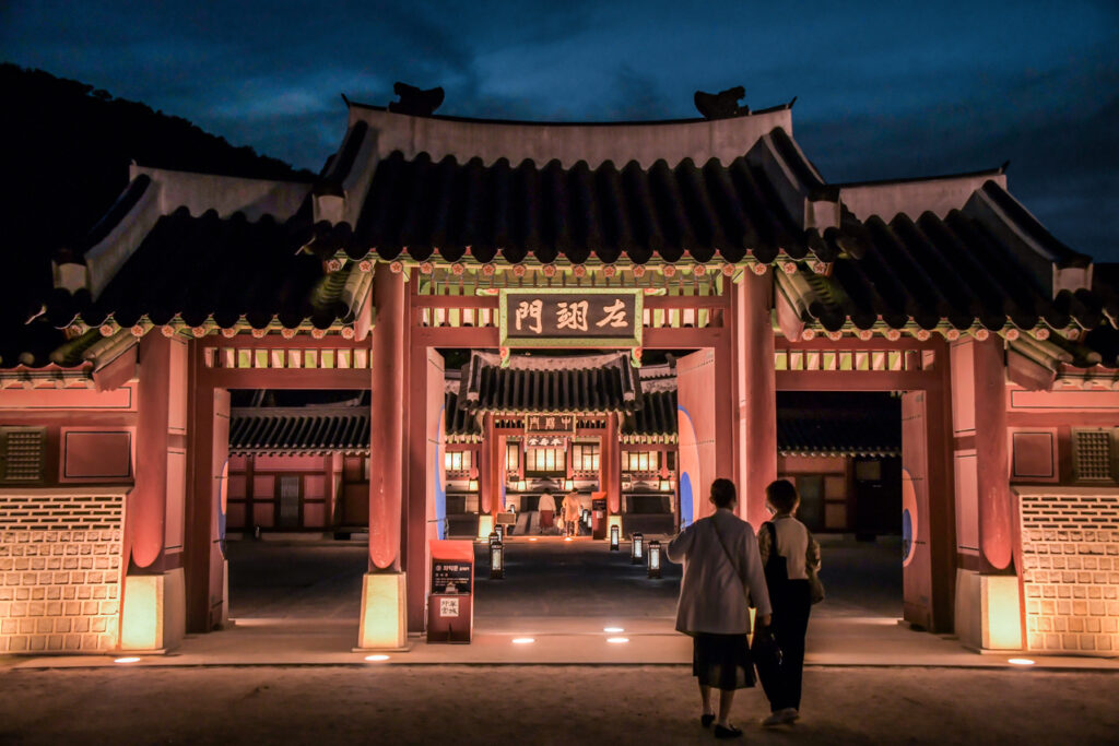 水原・華城行宮　夜間