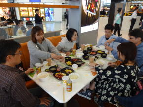 香港国際空港で昼食