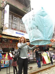 台湾旅行　十分　天燈上げ