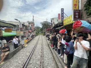 十分駅通過
